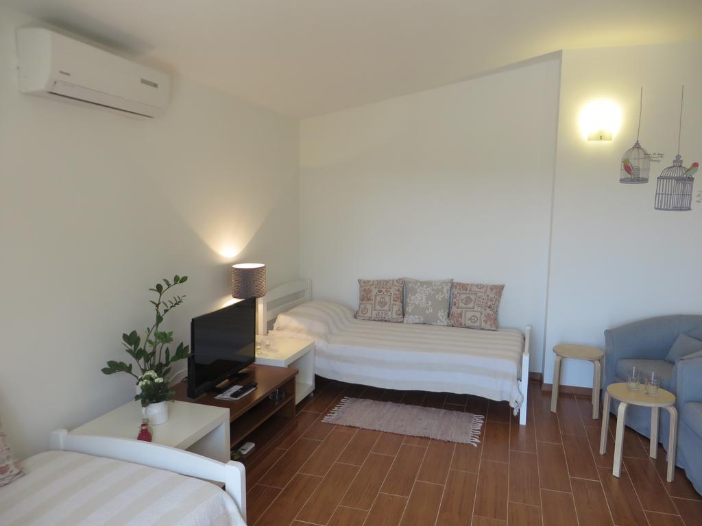 Filipovic Apartments With Pool บีโอกราดนาโมรู ภายนอก รูปภาพ