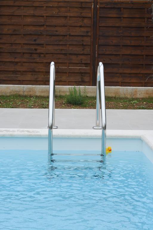 Filipovic Apartments With Pool บีโอกราดนาโมรู ภายนอก รูปภาพ